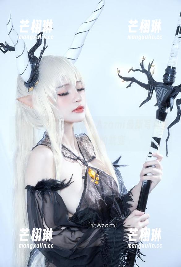 “Ayaka”大揭秘：Azami最新写真集带你走进她的蜕变