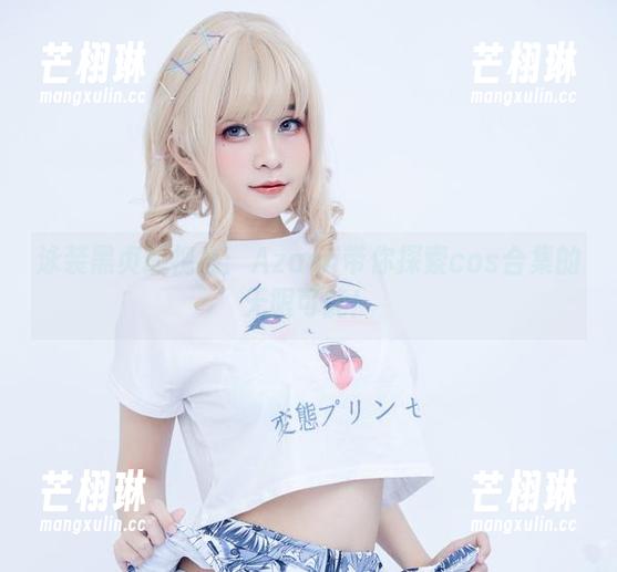 泳装黑贞即视感：Azami带你探索cos合集的无限可能！