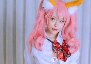 在午夜时分，Byoru夜兰的写真资源让你忍不住想开灯！