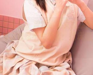 Feilin嗲囡囡 – 流氓小巫女女孩的美图分享，绝对让你忍不住想着：这玩意儿能吃吗？