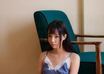 GIRLT果团网 – 精选甜Abby海边写真：原图曝光，果然只要光线好，谁都能当模特？