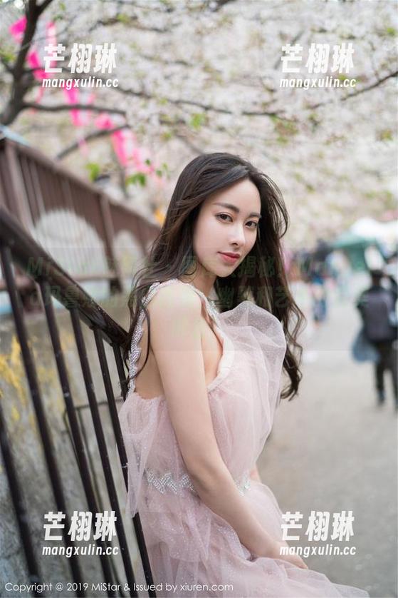 MiStar魅妍社 - 图库大揭秘！Manuela玛鲁娜的黑白高清：幽默和艺术的完美融合！