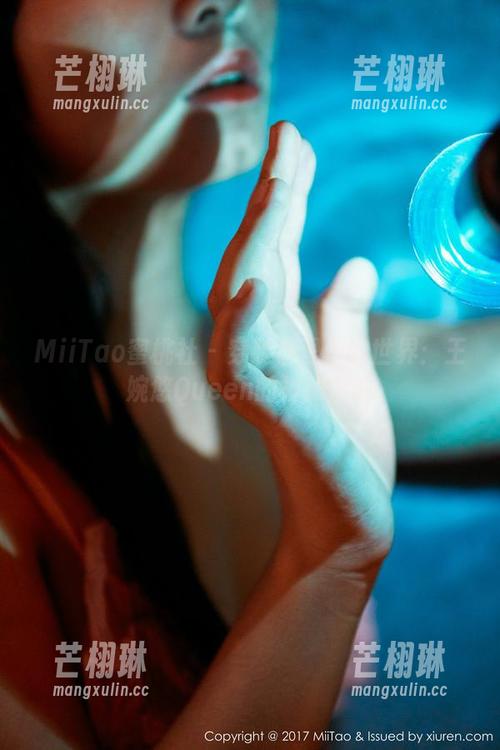 MiiTao蜜桃社 - 穿越裤里丝的世界：王婉悠Queen的神秘图册