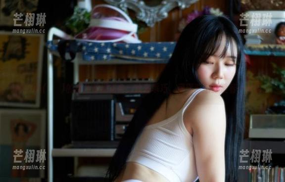MyuA(뮤아)的女仆柠檬组合：妆容乖巧，原图背后却透着一丝调皮