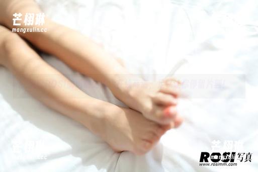 发现ROSI的透明之美：在线高清，足以让你停留片刻！