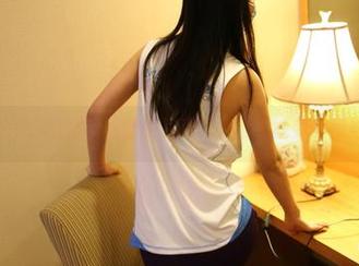 下载你的ROSI嫩学妹制服写真，日常也能变身撩妹高手！