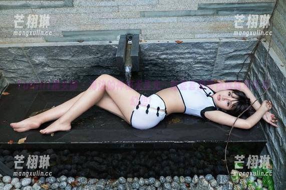 TuiGirl推女郎 - 海边的神秘无圣光：陆瓷套图带你玩转真实与幻想！