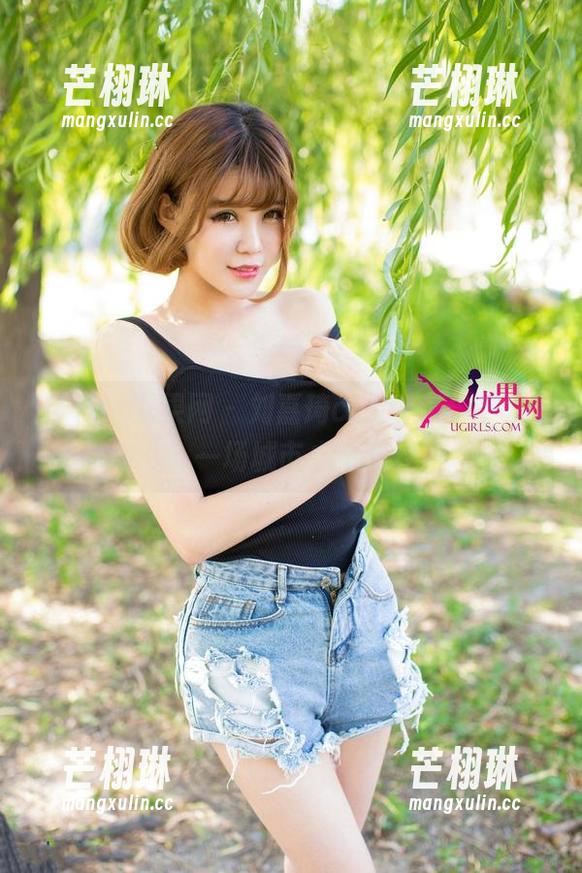 UGirls尤果网 - 刘嘉琦cherry天台写真集精选：一场城市之上的轻盈漫步