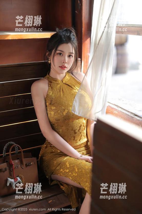 Xiuren秀人网 - Niki可雅的职业装写真：从未见过的工作日常