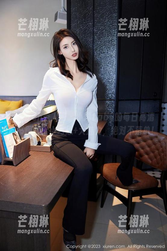 Xiuren秀人网 - 小雨baby的每日高清秘书图集：小巧思+大魅力，绝对不落单！