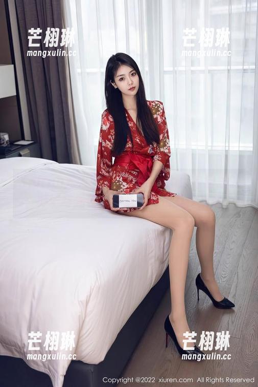 Xiuren秀人网-徐微微mia Xiuren秀人网 - 徐微微mia:校园里的影子与光芒,没圣光却很有作品感