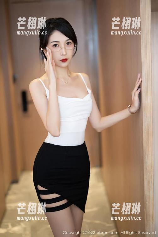 Xiuren秀人网 - 李宓儿毛衣写真：深入毛线的细腻，高清捕捉那种温暖的缠绵