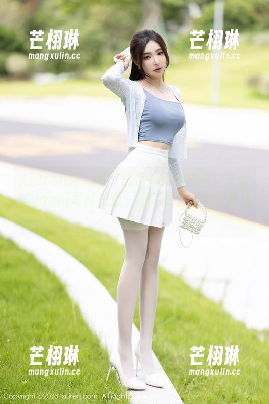 Xiuren秀人网 - 黑色背后的故事：王馨瑶yanni写真资源，看完想立刻穿上黑袍！