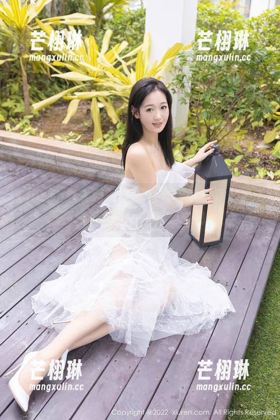 Xiuren秀人网 - 轻薄白色服饰写真：糯美子在光影间游戏，真是心动啊！