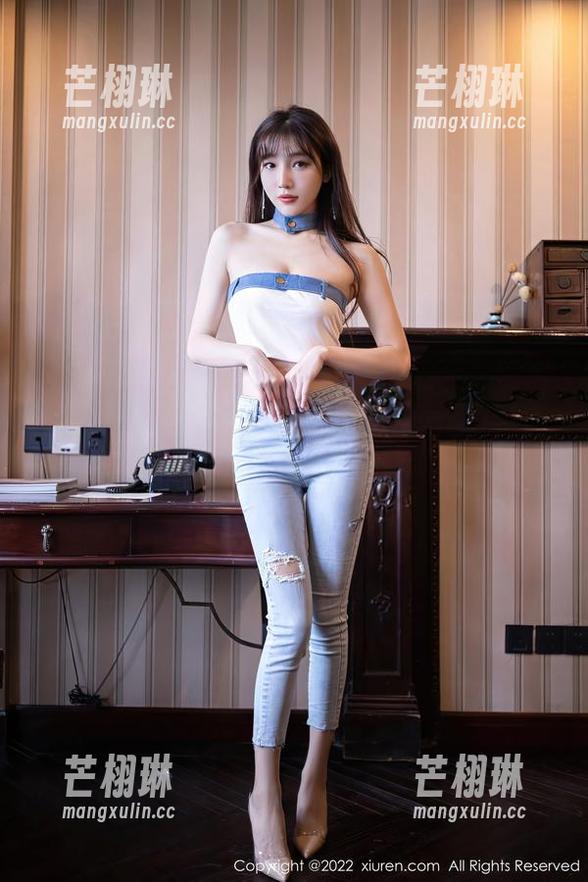 Xiuren秀人网 - 她是糯美子，校园时代学生装写真里的秘密等待你发现
