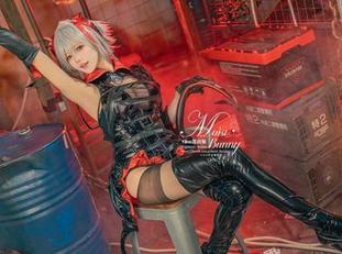 Yiko湿润兔最新写真：丝绒粉黛小舞蹈，真是看着也跟着翩翩起舞