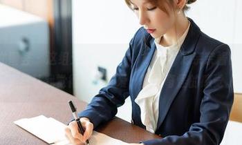 YouMi尤蜜荟 – 这组无圣光图片，Emily顾奈奈酱的奶牛造型竟然让我觉得有点可爱，真是奇怪的感觉。