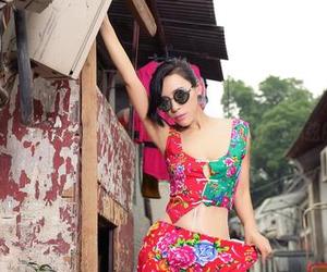 aiss – 若兮与办公室的微妙暗涌：一组触动心弦的作品
