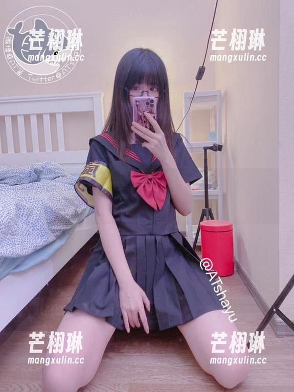 at鲨鱼 at鲨鱼带你飞!他的吊带裙cos居然让我想起了夏天的晚风,下载要不要?