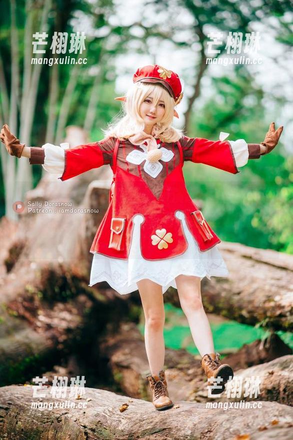 想知道sally多啦雪如何演绎爱莉丝·格雷拉特的睡衣风情？来看看这组写真集资源吧！