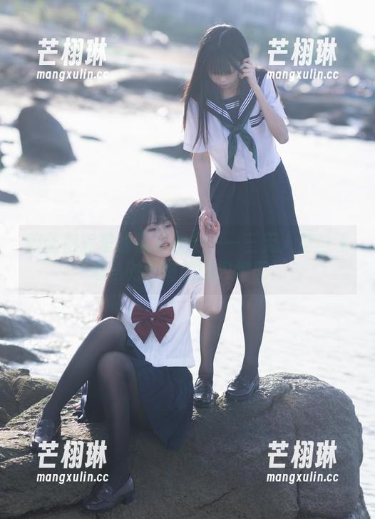 蔚蓝档案里的福利暴击——三无人型与飞鸟马时女警的图包绝配！