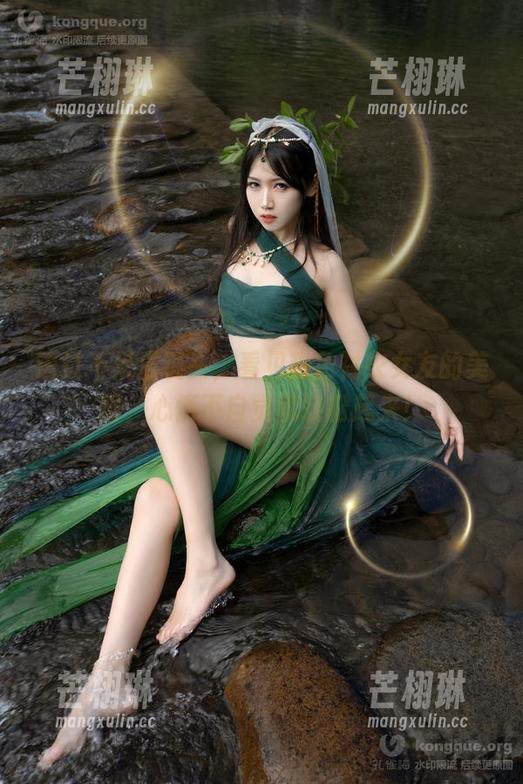 透过不呆猫镜头，看见粉色衬衣女友的美图，心情不自觉就轻松起来！