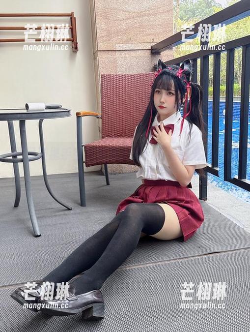 不呆猫携手空姐图集分享：看看这波灵动气质，真是魅力爆表。