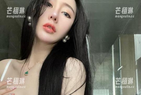 微密圈 - 不爱笑的赛琳修女美图合集，光影交织如梦似幻