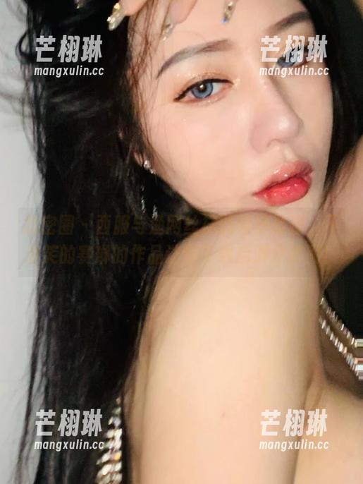 微密圈 - 西服与渔网丝袜的奇妙碰撞，不爱笑的赛琳的作品让你下载后满分时尚！