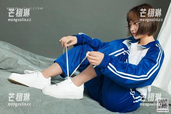 丽柜ligui - 搭档兔子的双生花闺蜜套图，不要太有感觉哦，友情还是要小心一点。
