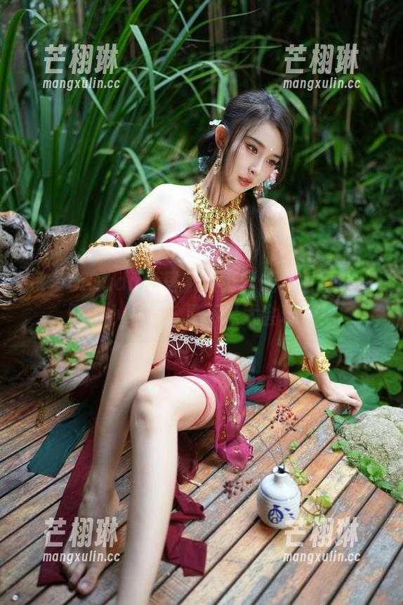 余多多Dudu的居家写真壁纸，看看这光影和小细节，是不是太会玩了！