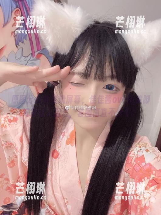 原图分分钟燃烧屏幕，佳佳酱ovo的美脚好得让人想逃，套图简直不公平！