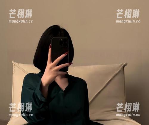 微密圈 - 探索保守的二舅妈的短裙魅力：高清套图，美好如初的呼吸