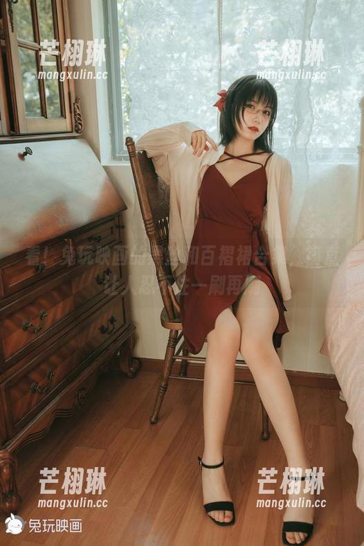 看！兔玩映画的黑丝和百褶裙合集，简直让人忍不住一刷再刷