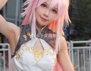 千反田鹿子带你进入粉色世界：观看图包的同时别想歪哦！