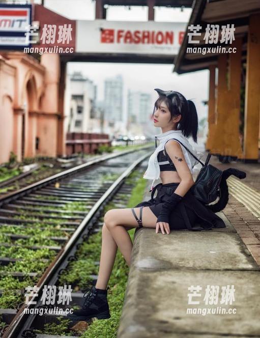 南桃Momoko的白旗袍，图片里透着几分任性，资源真是独一无二！