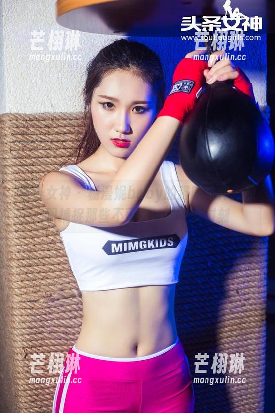 头条女神 - 杨漫妮baby的猫咪陪伴：原图捕捉那些不可言喻的少女时刻