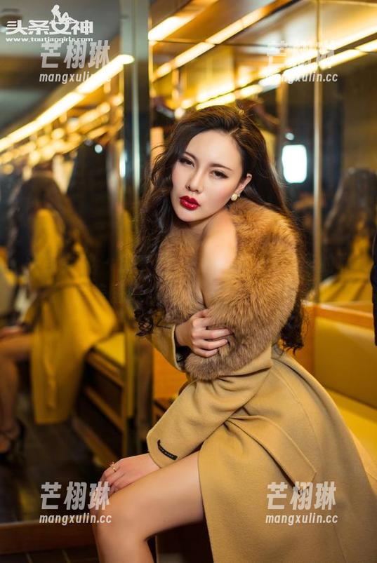 头条女神 - 皮衣不只是外套，马丽华的私房美图给你耳目一新的感觉！