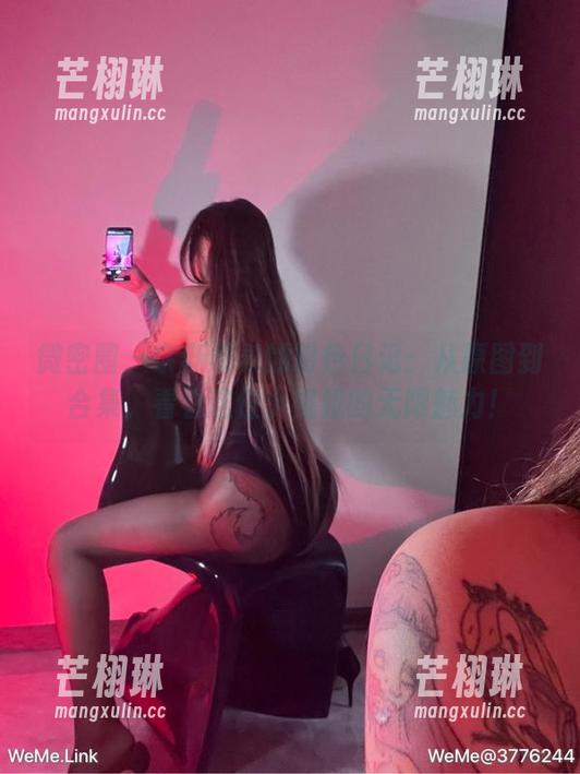 微密圈 - 奈斯希希的粉色日记：从原图到合集，看看这位小姐姐的无限魅力！