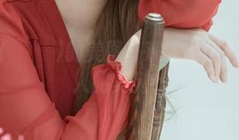 姜仁卿(강인경)的美图奇观：私房里那双撩人的美腿！