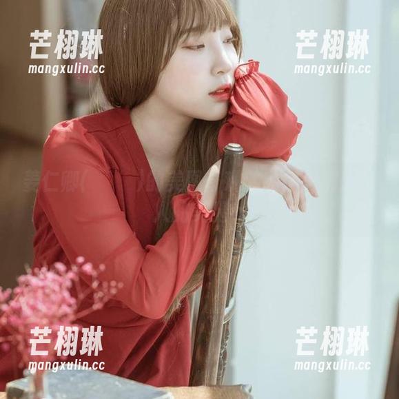 姜仁卿(강인경)的美图奇观：私房里那双撩人的美腿！