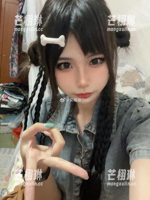 安曜曜 安曜曜的黑色时刻:每一帧cos都让你怀疑人生,真是个会玩火的女生。