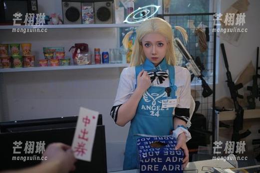 看！小和甜酒的吊带高清写真，撩得没脾气！