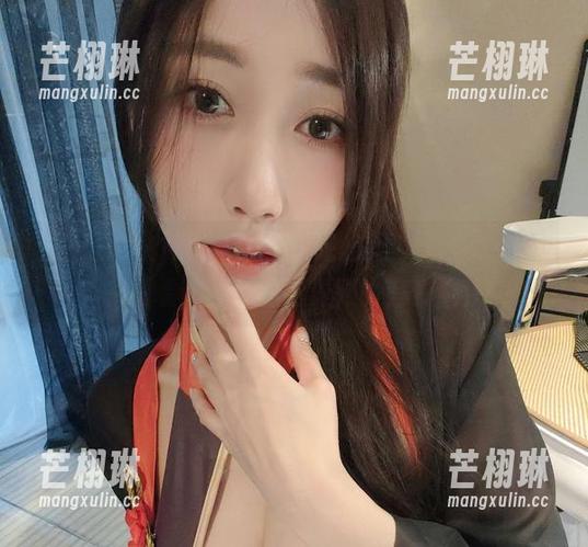 微密圈 - 小玉吃果冻的黑白美图，最新力作，来看看这颜色的世界对比有多疯狂