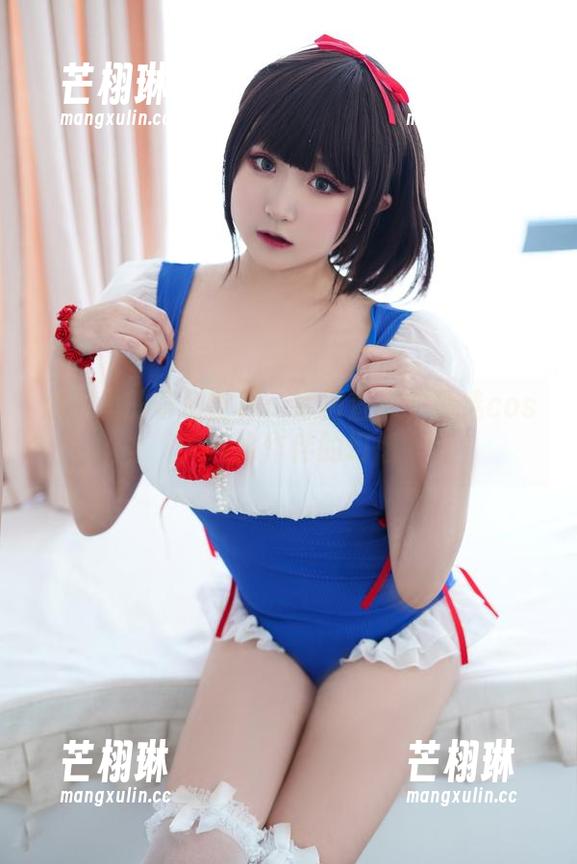 泳池里的奇幻世界：恩田直幸的精选cos，与水作伴的幻想