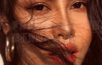 微密圈 – 李嘉欣97最新瑜伽：原图让你意想不到的灵动与优雅！
