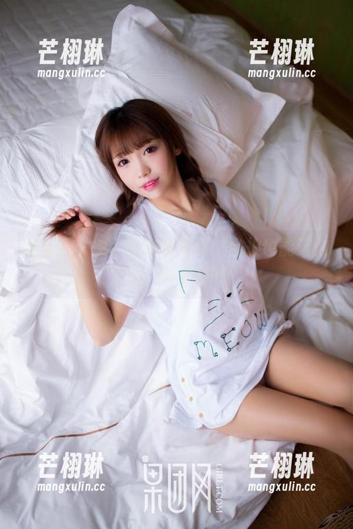 果团网 - 龚玥菲在线演绎：自拍也能这么个性，快来瞧瞧！