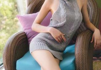 果团网在线体验：原图大秀美背，感受那抹毫不掩饰的魅力。