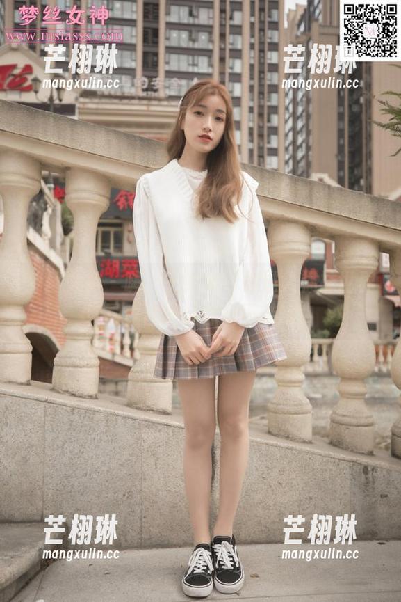 梦丝女神 - 嗨，王娇娇带你进入棉袜世界！写真图册让你目不转睛！