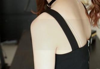 梦丝女神 – 走进魏婷婷的校园，美图与套图带你品味不一样的风景！